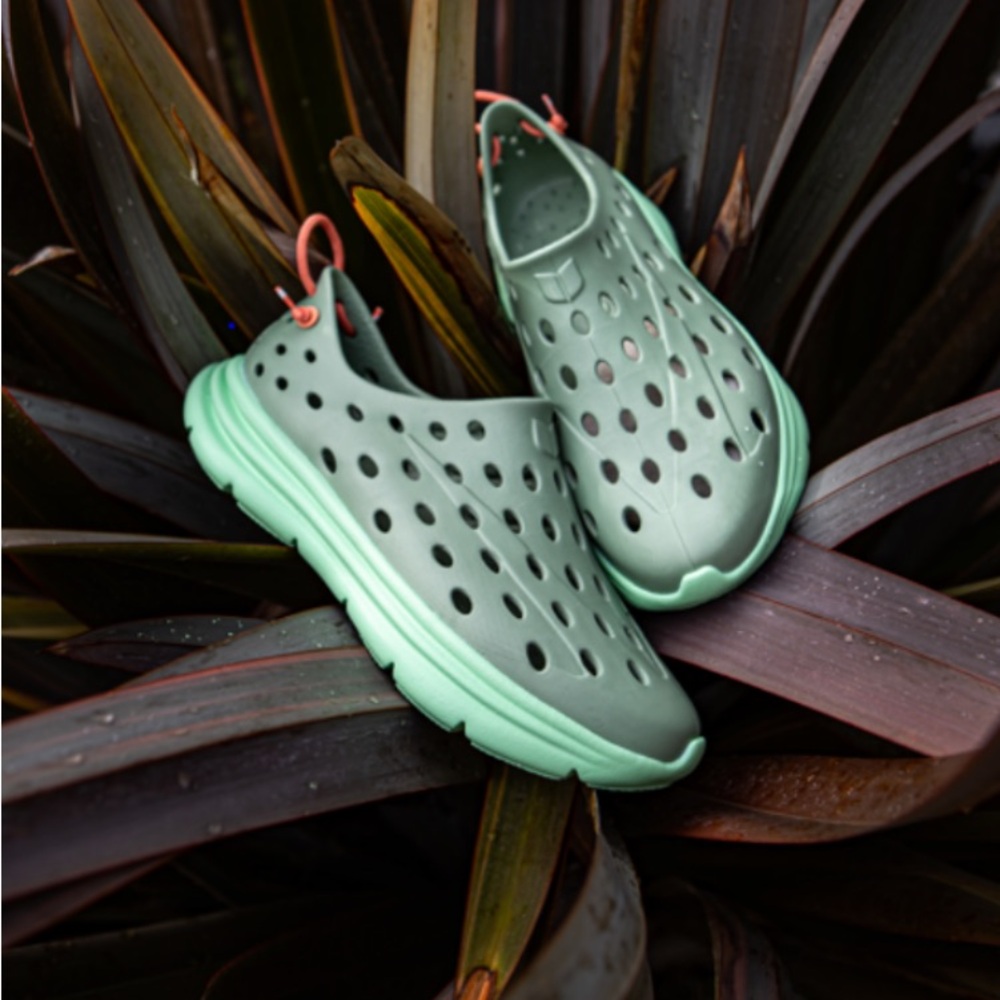 Kane Footwear Men’s Revive Active Recovery Shoe in Wasabi/Lime Size 7